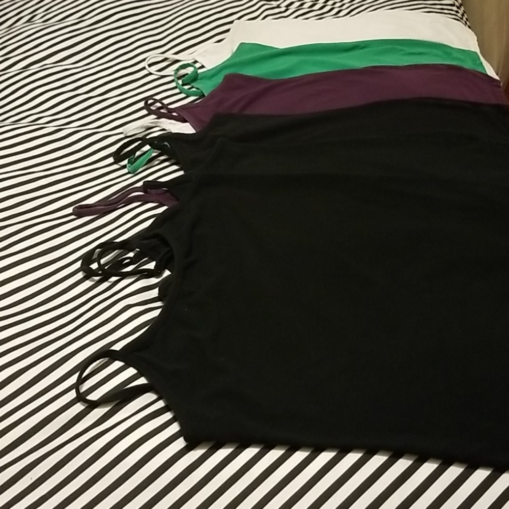 Bundle of 6 Torrid tank tops sz 2